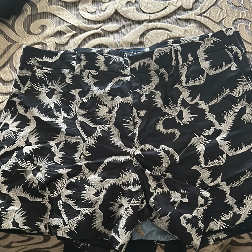Banana Republic Black and Cream Patterned Shorts